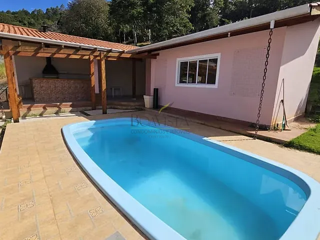Casa com 800m² 4 quartos e 2 banheiros, à venda, no bairro Santa Fé 2 em Joanópolis