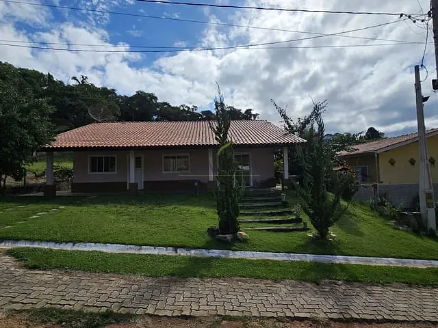 Casa com 800m² 4 quartos e 2 banheiros, à venda, no bairro Santa Fé 2 em Joanópolis