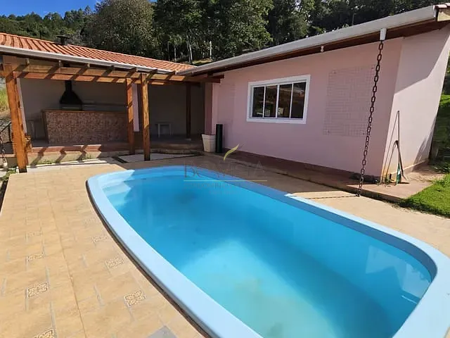 Casa com 800m² 4 quartos e 2 banheiros, à venda, no bairro SANTA FE II em Joanópolis