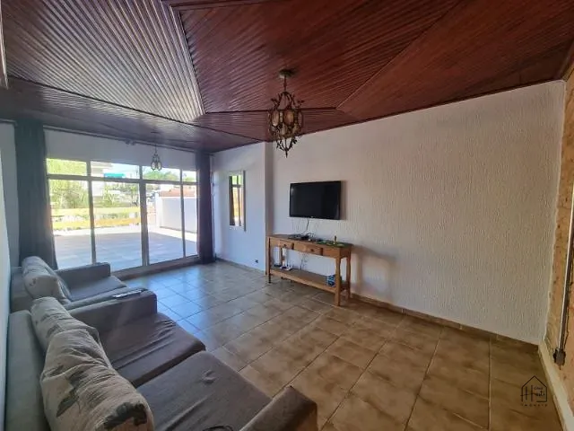 Casa com 327m² 3 quartos e 2 banheiros, à venda, no bairro Jardim Sabiá em Cotia