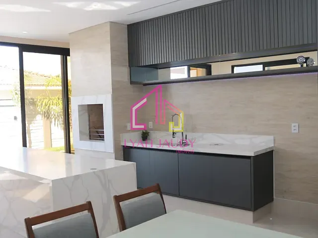 Casa com 379m² 4 quartos e 6 banheiros, à venda, no bairro Jardim Itália em Cuiabá