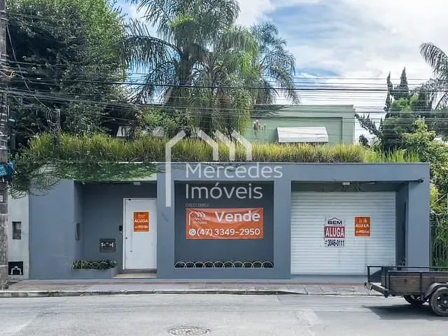Casa com 276m² 4 quartos e 4 banheiros, para alugar, no bairro Centro em Itajaí