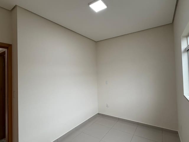 Casa com 130m² 3 quartos e 1 banheiro, à venda, no bairro Residencial Abussafe em Cambé