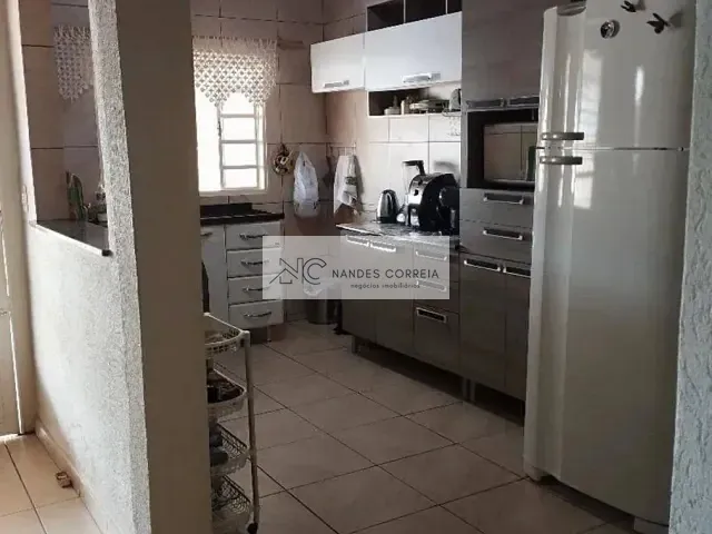 Casa 2 quartos e 2 banheiros, à venda, no bairro Jardim Planalto em Londrina