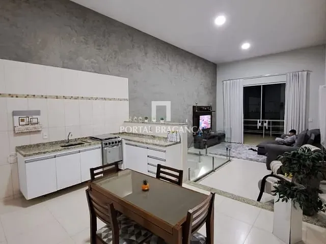 Casa com 2000m² 3 quartos e 3 banheiros, à venda, no bairro Guaraiuva em Vargem