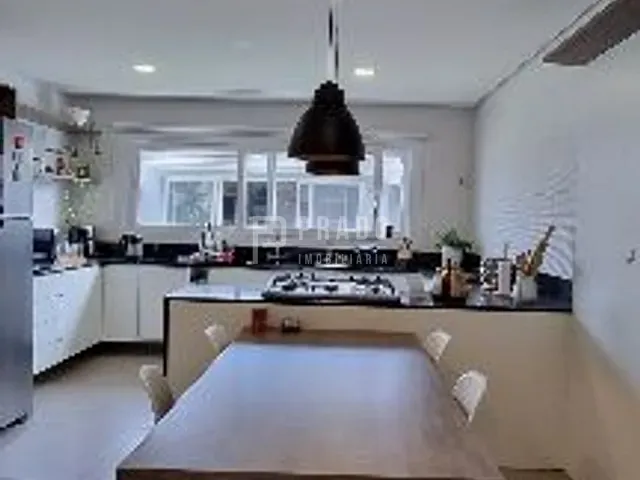Casa com 360m² 3 quartos e 4 banheiros, à venda, no bairro Centro em Pelotas