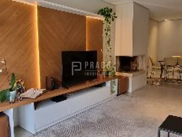 Casa com 360m² 3 quartos e 4 banheiros, à venda, no bairro Centro em Pelotas