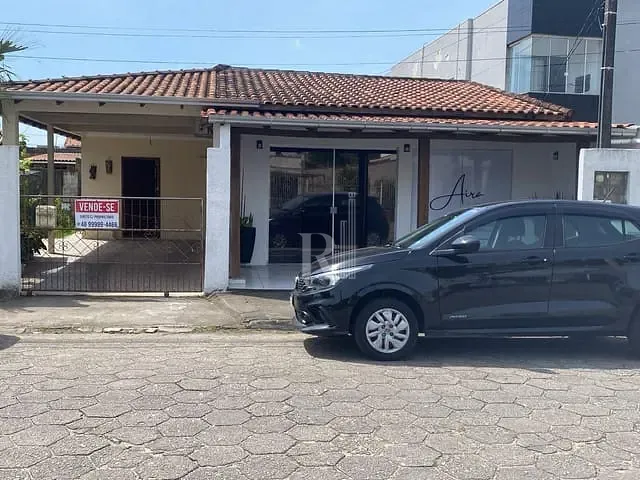 Casa com 648m² 3 quartos e 5 banheiros, à venda, no bairro Praça em Tijucas