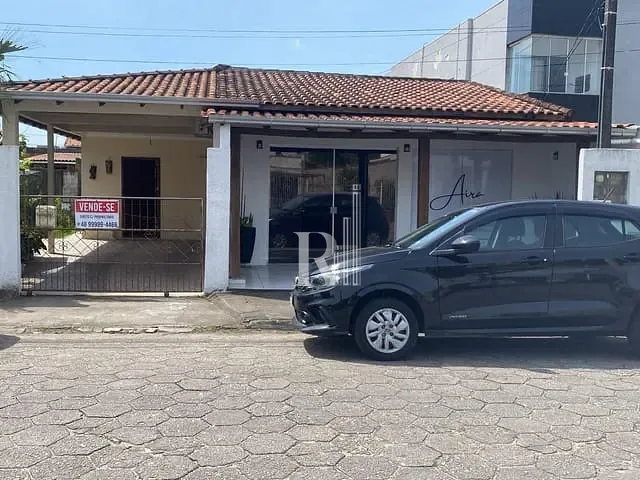 Casa com 648m² 3 quartos e 5 banheiros, à venda, no bairro Praça em Tijucas
