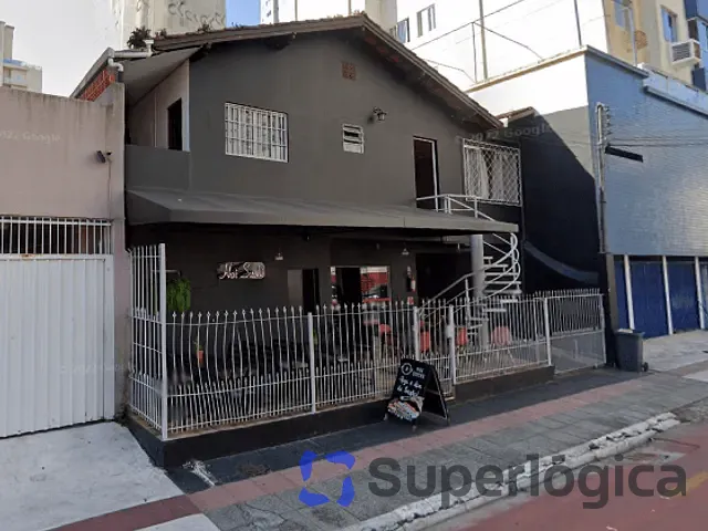 Casa com 117m², à venda, no bairro Centro em Balneário Camboriú