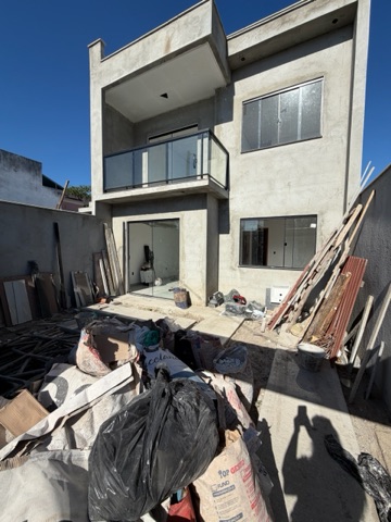 Casa com 100m² 3 quartos e 3 banheiros, à venda, no bairro Costazul em Rio das Ostras