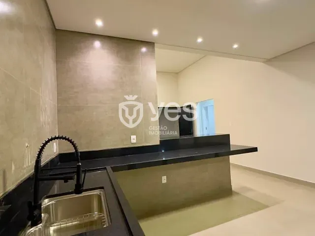 Casa 3 quartos e 2 banheiros, à venda, no bairro Portal do Camburi em Araxá