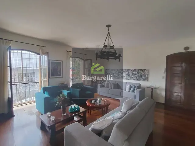 Casa com 750m² 5 quartos e 7 banheiros, para alugar, no bairro Centro em Lavras