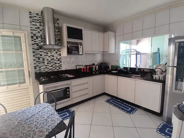Casa com 200m² 3 quartos e 1 banheiro, à venda, no bairro Jardim Portal dos Pioneiros em Londrina