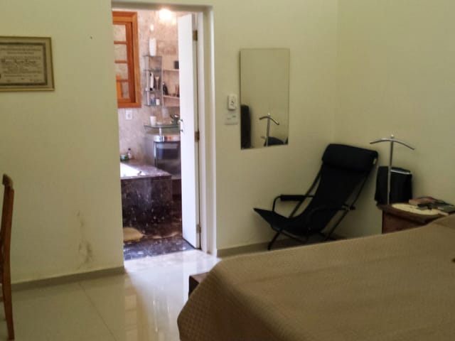Casa com 250m² 4 quartos e 6 banheiros, à venda ou para alugar, no bairro Cidade Monções em São Paulo