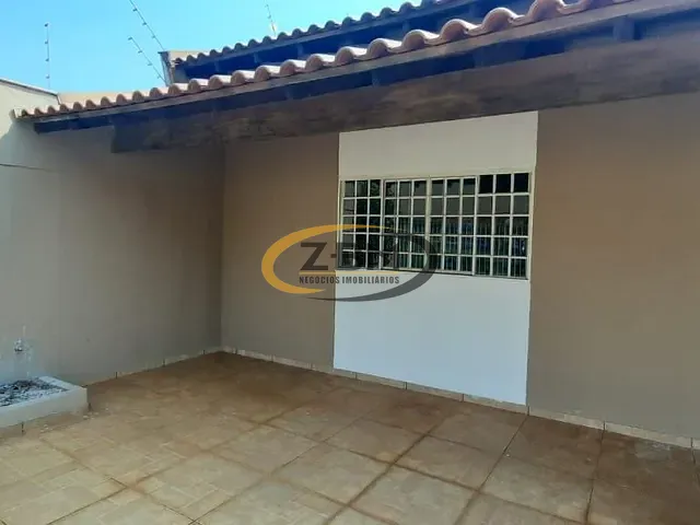 Casa com 250m² 3 quartos e 2 banheiros, à venda, no bairro Jardim Maria Celina em Londrina