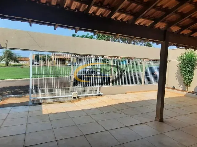 Casa com 250m² 3 quartos e 2 banheiros, à venda, no bairro Jardim Maria Celina em Londrina
