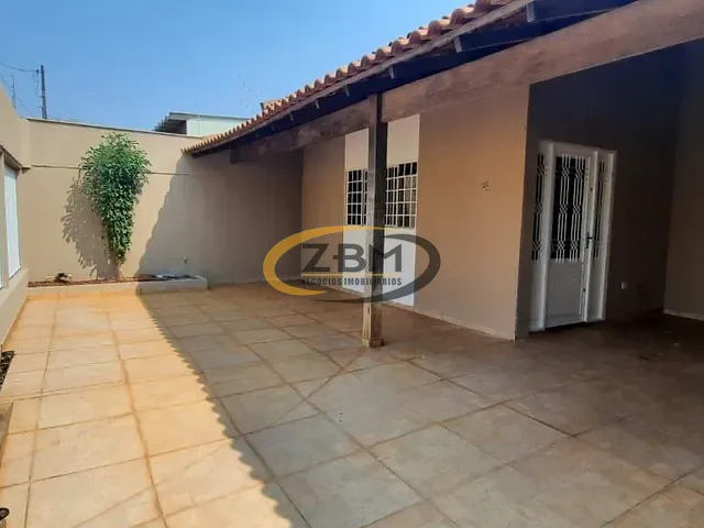 Casa com 250m² 3 quartos e 2 banheiros, à venda, no bairro Jardim Maria Celina em Londrina