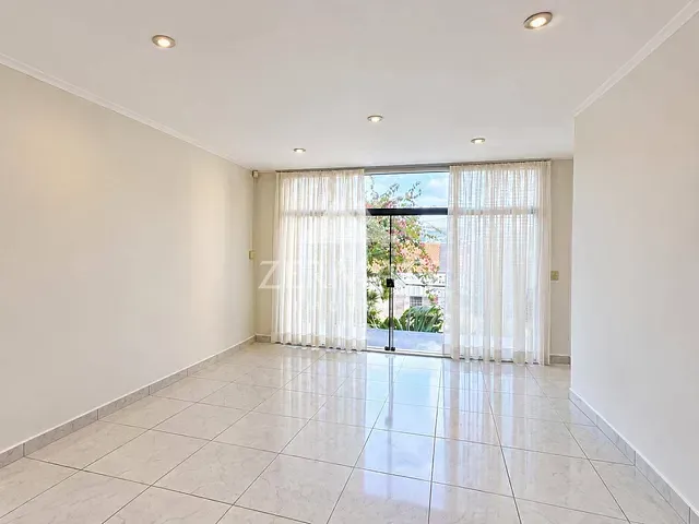 Casa com 288m² 4 quartos e 6 banheiros, à venda, no bairro Centro em Blumenau