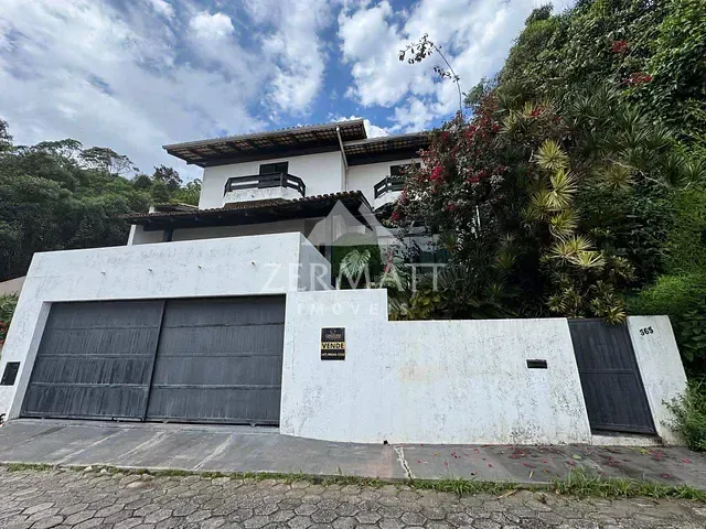 Casa com 288m² 4 quartos e 6 banheiros, à venda, no bairro Centro em Blumenau