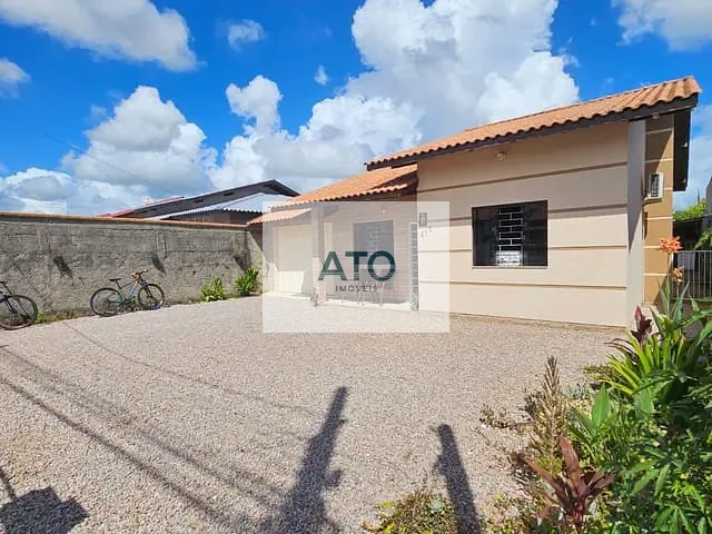 Casa 2 quartos e 2 banheiros, à venda, no bairro centro em Tijucas