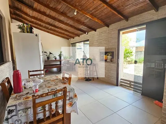 Casa 2 quartos e 2 banheiros, à venda, no bairro centro em Tijucas