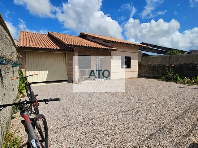 Casa 2 quartos e 2 banheiros, à venda, no bairro centro em Tijucas