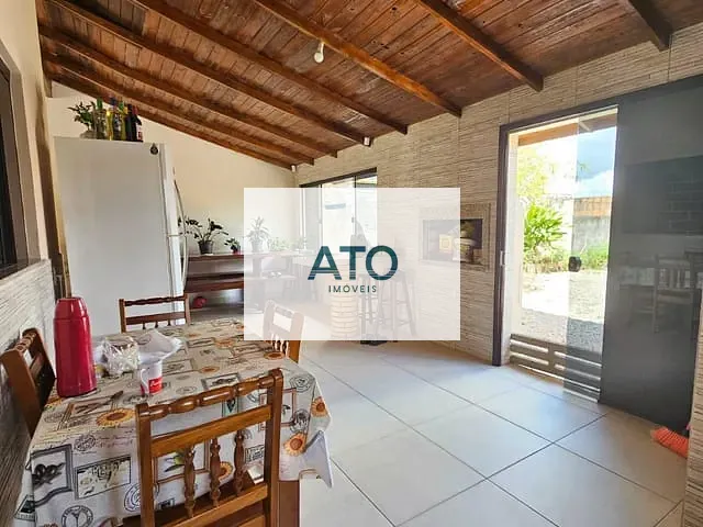 Casa 2 quartos e 2 banheiros, à venda, no bairro centro em Tijucas
