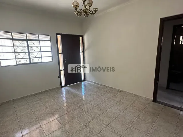 Casa com 300m² 2 quartos e 2 banheiros, à venda, no bairro Jardim Godoy em Bauru