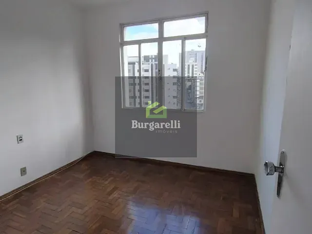 Apartamento 3 quartos e 1 banheiro, para alugar, no bairro Centro em Lavras