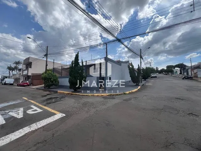 Casa com 360m² 3 quartos e 3 banheiros, à venda, no bairro Jardim das Flores I em Apucarana