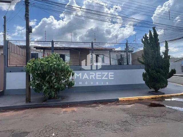 Casa com 360m² 3 quartos e 3 banheiros, à venda, no bairro Jardim das Flores I em Apucarana