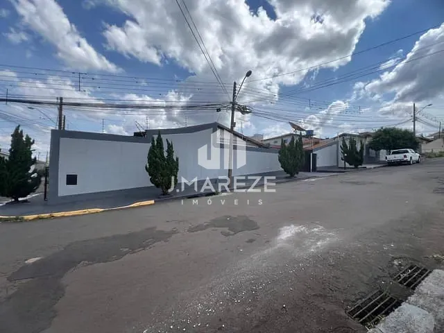 Casa com 360m² 3 quartos e 3 banheiros, à venda, no bairro Jardim das Flores I em Apucarana