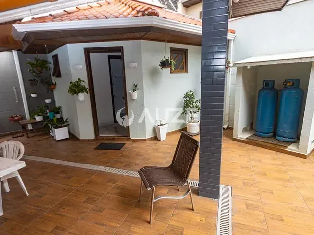 Casa com 490m² 4 quartos e 5 banheiros, à venda, no bairro Boa Vista em Curitiba
