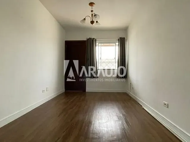 Casa com 201m² 2 quartos e 1 banheiro, à venda, no bairro Espinheiros em Itajaí