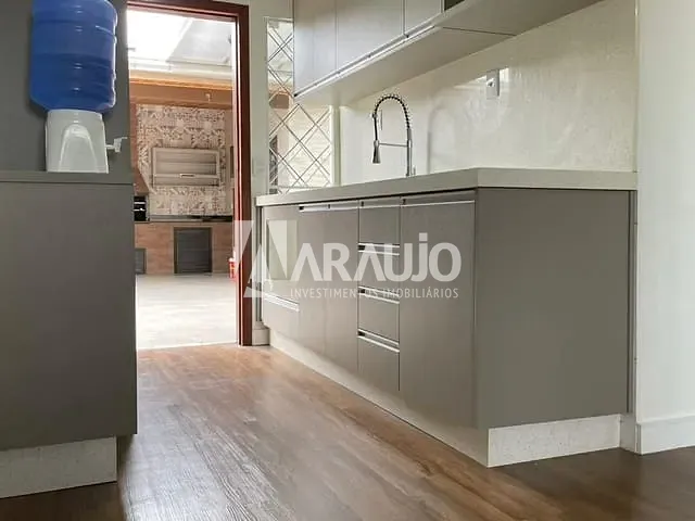 Casa com 201m² 2 quartos e 1 banheiro, à venda, no bairro Espinheiros em Itajaí