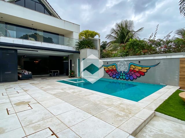 Casa com 350m² 5 quartos e 7 banheiros, à venda, no bairro Barra da Tijuca em Rio de Janeiro