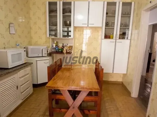 Casa com 306m² 3 quartos e 2 banheiros, à venda, no bairro Centro em Itanhaém