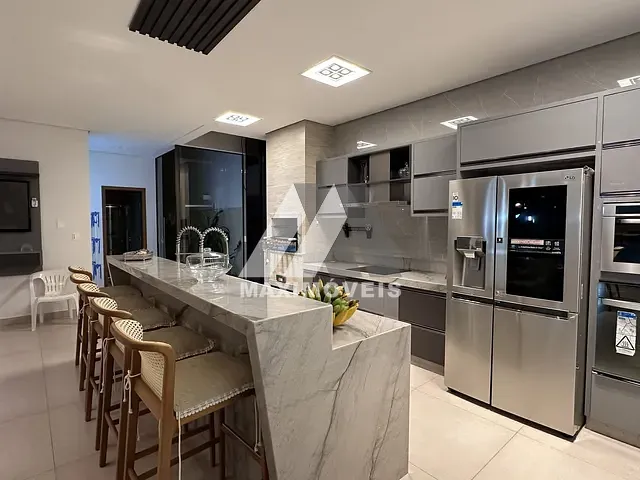 Casa 3 quartos e 4 banheiros, à venda, no bairro São Mateus em Araçuaí