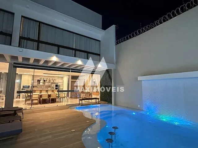 Casa 3 quartos e 4 banheiros, à venda, no bairro São Mateus em Araçuaí