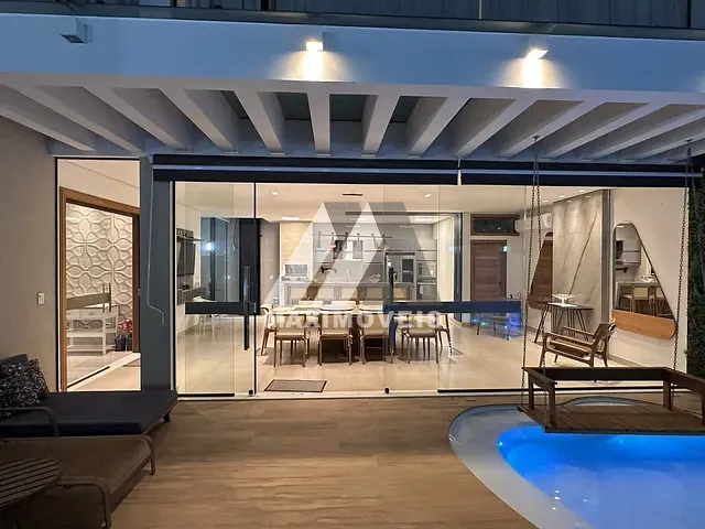 Casa 3 quartos e 4 banheiros, à venda, no bairro São Mateus em Araçuaí