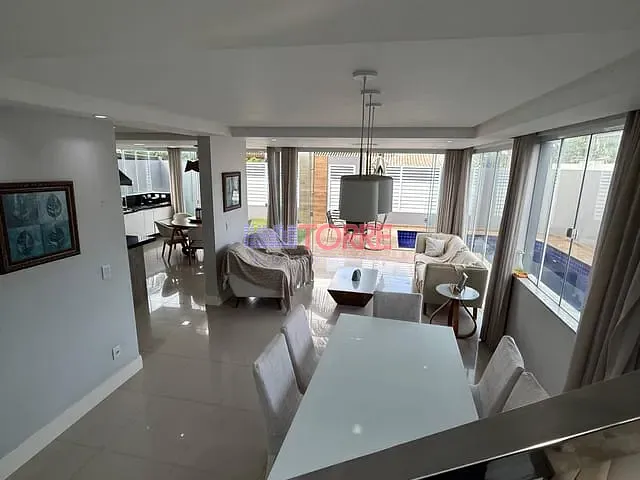 Casa com 450m² 4 quartos e 5 banheiros, à venda, no bairro Nossa Senhora da Vitória em Ilhéus