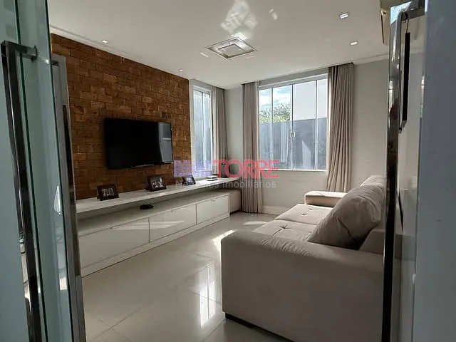 Casa com 450m² 4 quartos e 5 banheiros, à venda, no bairro Nossa Senhora da Vitória em Ilhéus