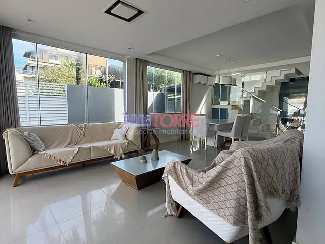 Casa com 450m² 4 quartos e 5 banheiros, à venda, no bairro Nossa Senhora da Vitória em Ilhéus