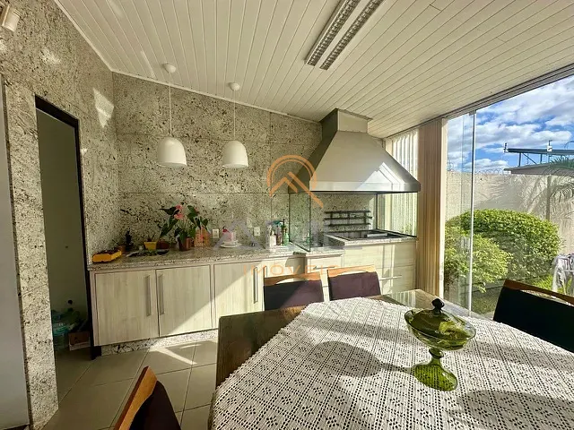 Casa com 215m² 3 quartos e 3 banheiros, à venda, no bairro Centro em Pelotas