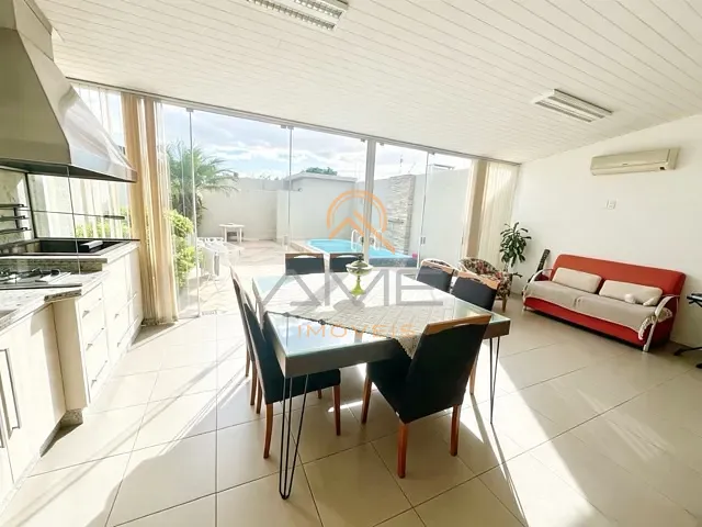 Casa com 215m² 3 quartos e 3 banheiros, à venda, no bairro Centro em Pelotas
