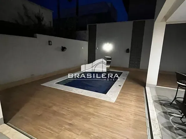Casa 4 quartos e 6 banheiros, à venda, no bairro Jardins Valência em Goiânia