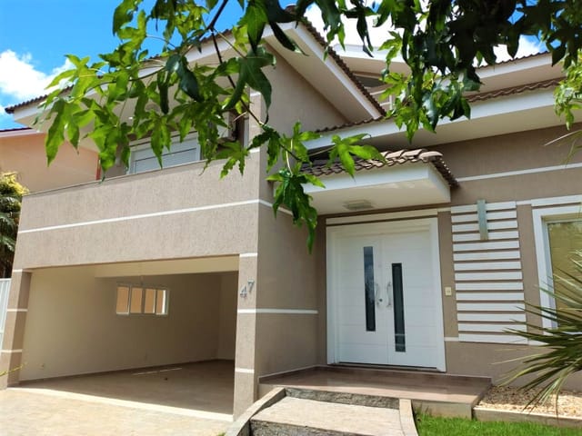 Casa com 330m² 5 quartos e 5 banheiros, à venda ou para alugar, no bairro Colônia Dona Luíza em Ponta Grossa