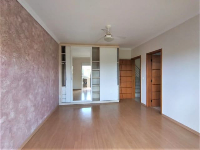 Casa com 330m² 5 quartos e 5 banheiros, à venda ou para alugar, no bairro Colônia Dona Luíza em Ponta Grossa