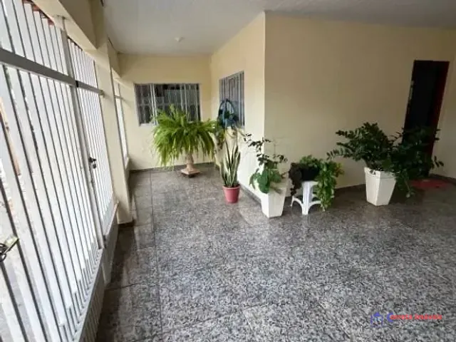 Casa com 300m² 3 quartos e 1 banheiro, à venda, no bairro Jardim Novo Aeroporto em Três Lagoas